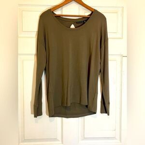 Tahari lightweight sweatshirt, long sleeve, olive green, great condition, medium